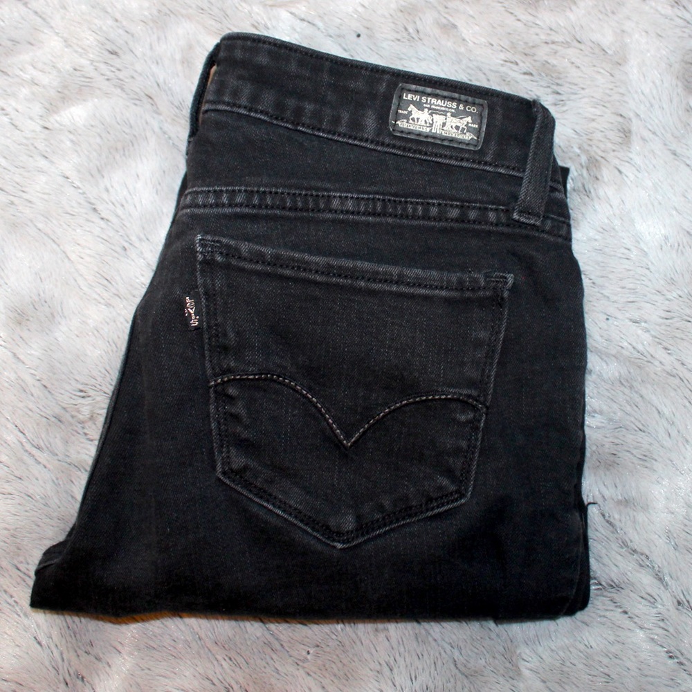 Levi’s denim low rise black skinny jeans size 28